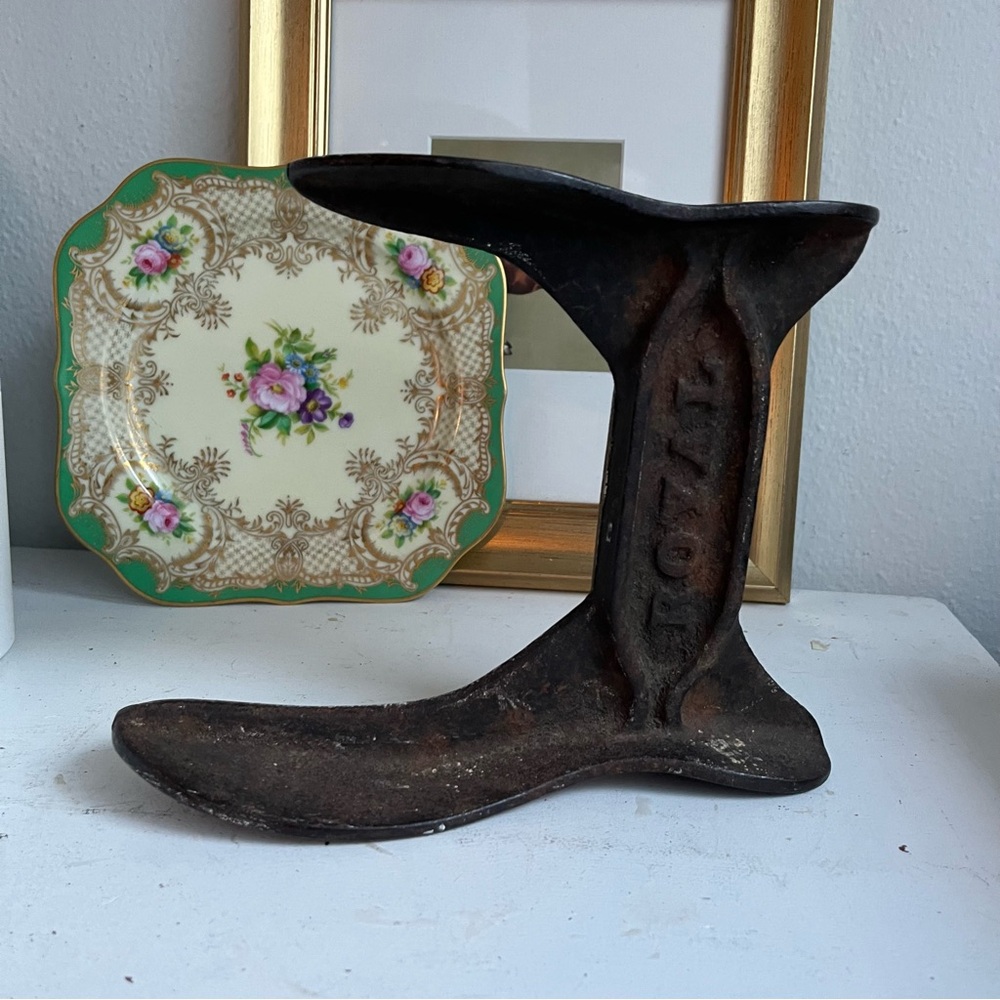 Antique cast iron cobbler's anvil Royal Brand